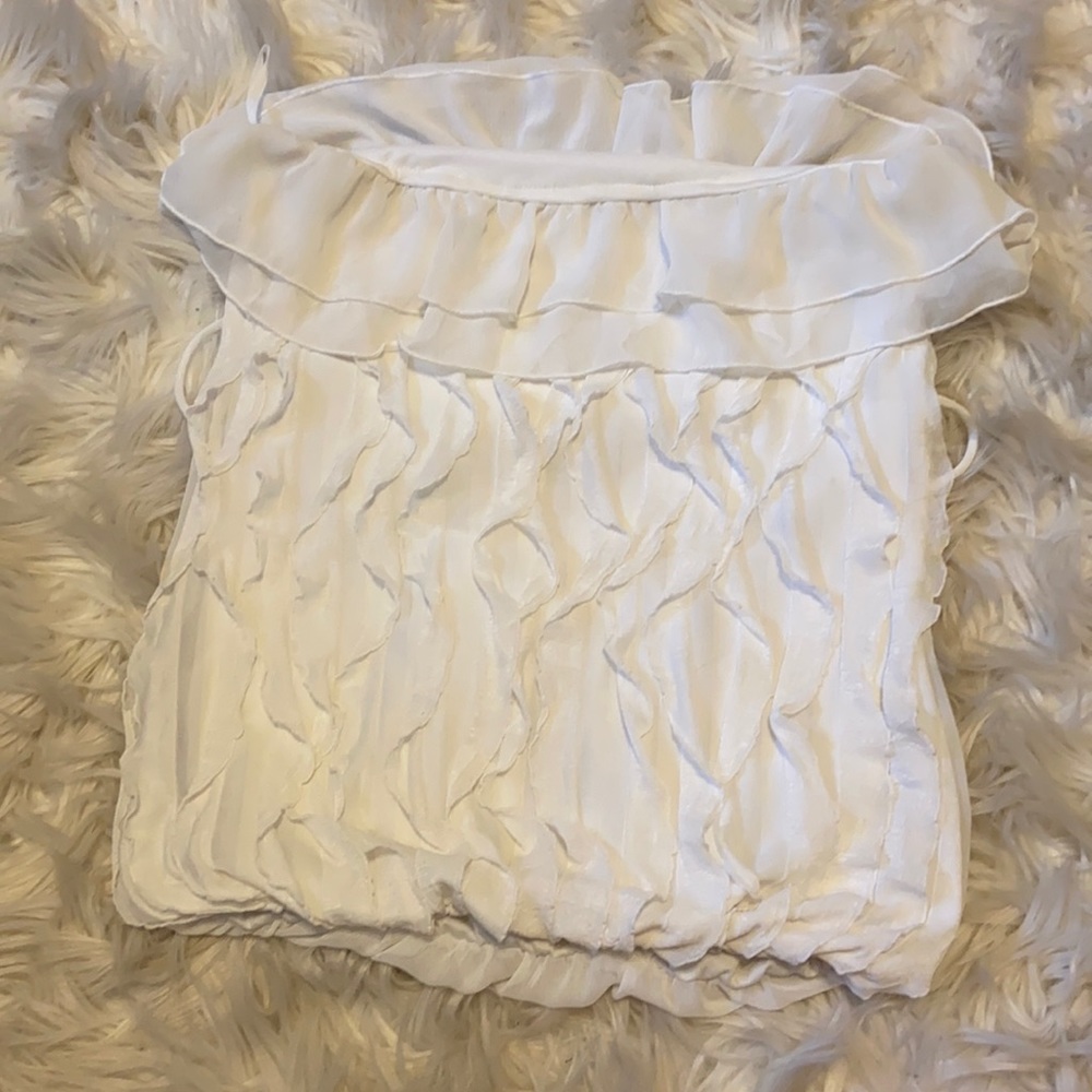 Strapless shirt with ruffles